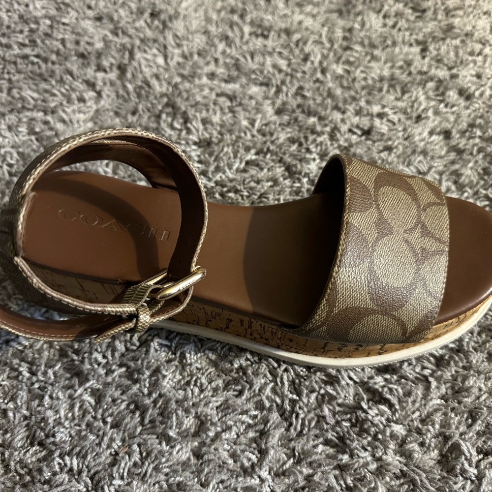 Coach sandals size 7 complete new use only 2 times